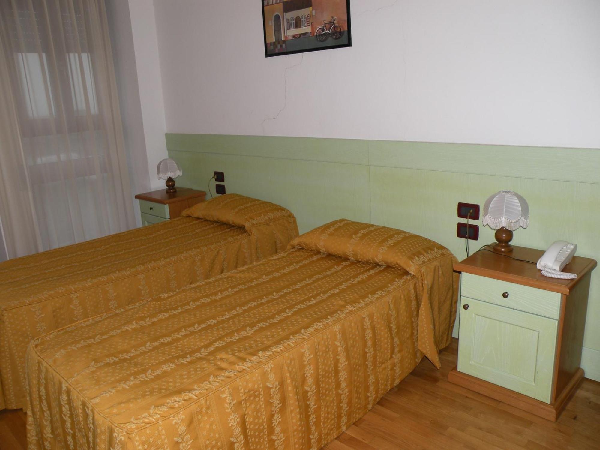 Hotel Ristorante Il Pirata San Vito di Leguzzano Phòng bức ảnh