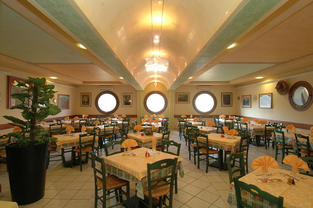 Hotel Ristorante Il Pirata San Vito di Leguzzano Ngoại thất bức ảnh